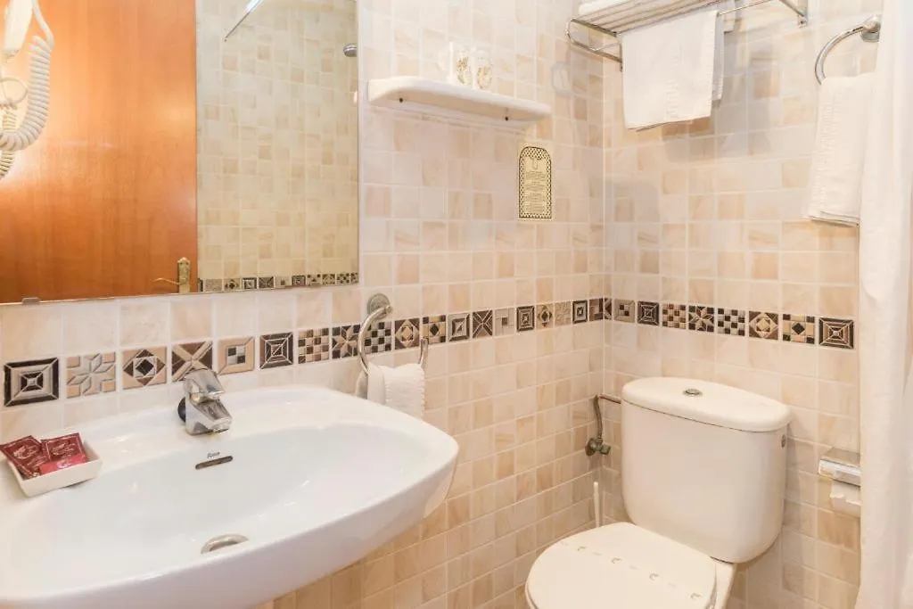 Pension Coral Barcelona Guest house